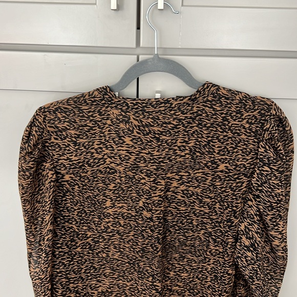 Truth by Republic Animal Print Lightweight Long Sleeves Brown Black Top Large L - Picture 8 of 8